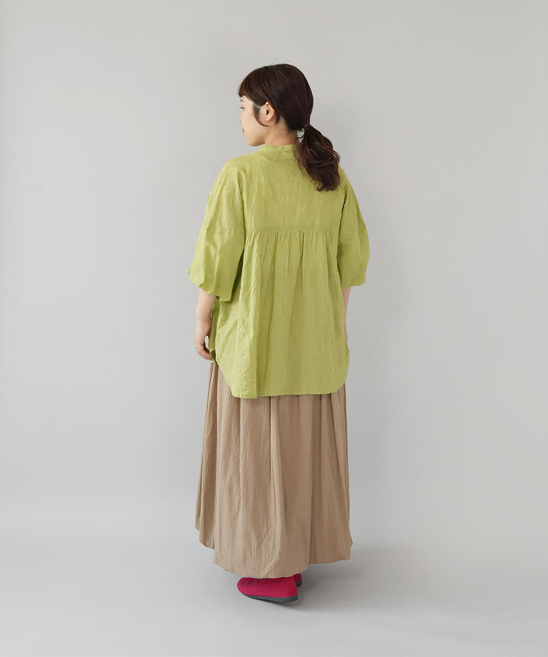 mumokuteki花柄刺繍のバルーン袖ブラウス | mumokutekiオンラインストア