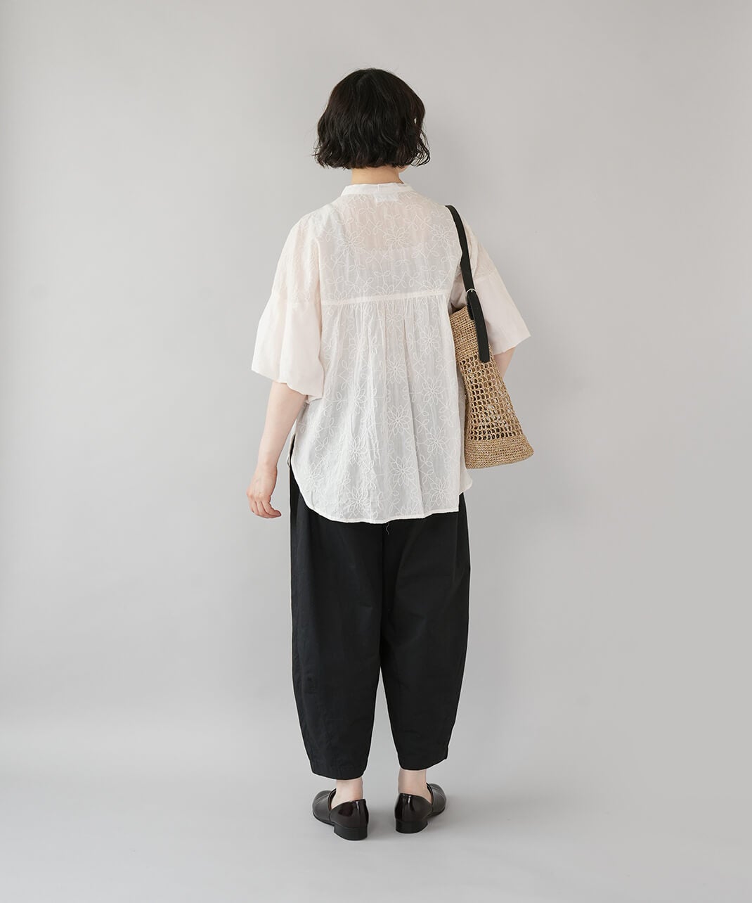mumokuteki花柄刺繍のバルーン袖ブラウス | mumokutekiオンラインストア