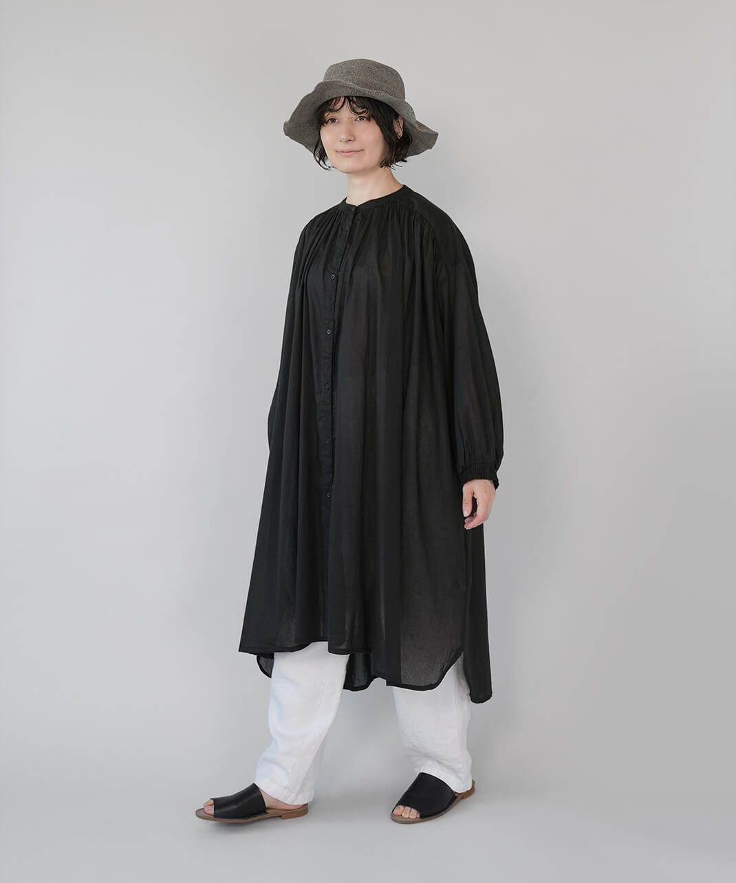 mumokutekiふんわり軽やかなギャザーワンピース | mumokuteki
