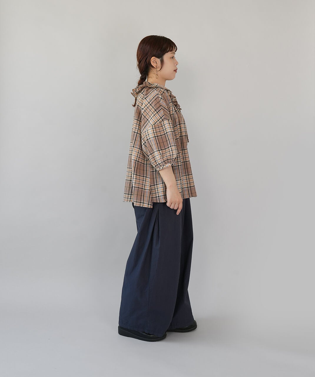20%off】UNPLEチェック生地のフリルカラーブラウス | mumokuteki