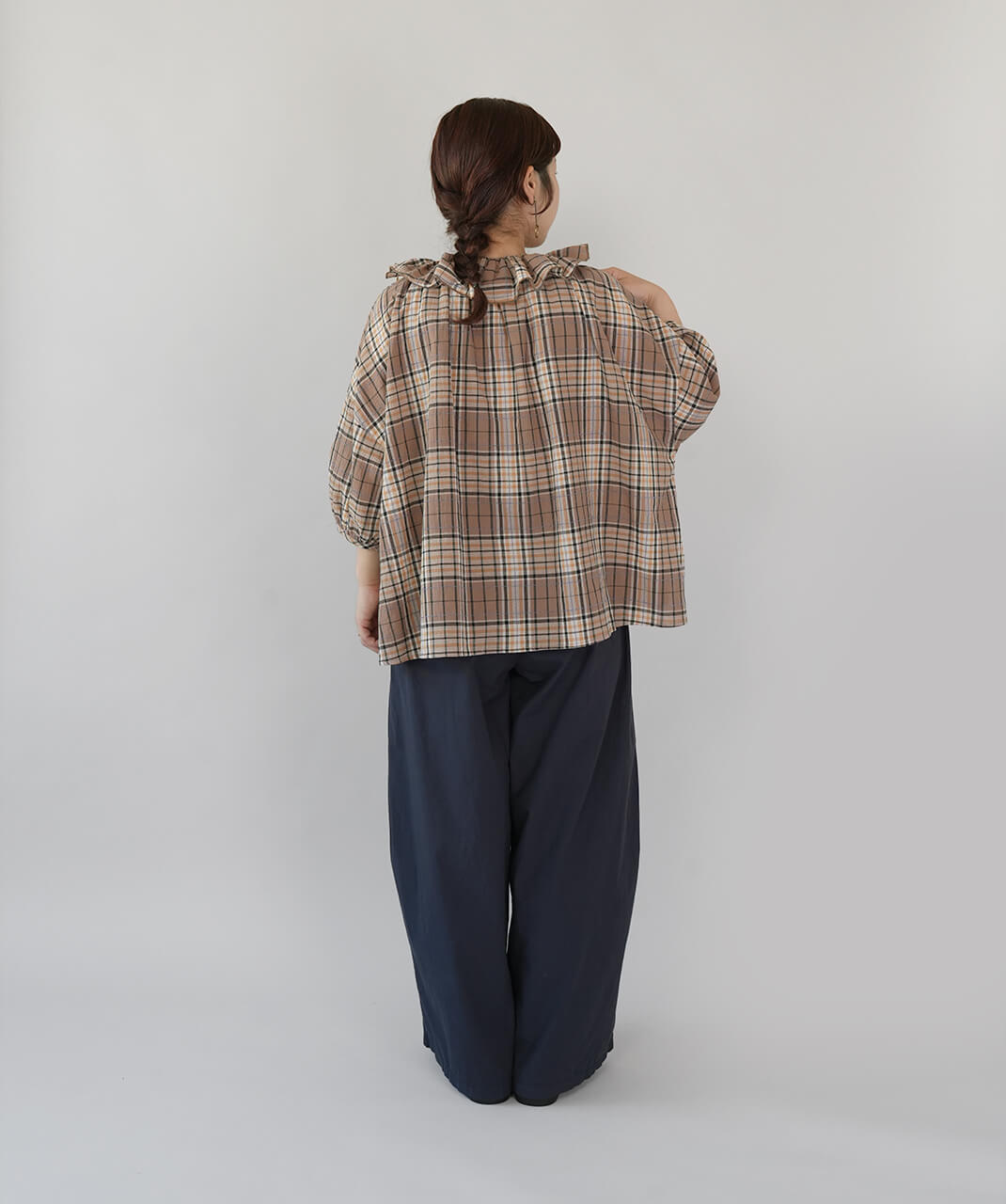 20%off】UNPLEチェック生地のフリルカラーブラウス | mumokuteki