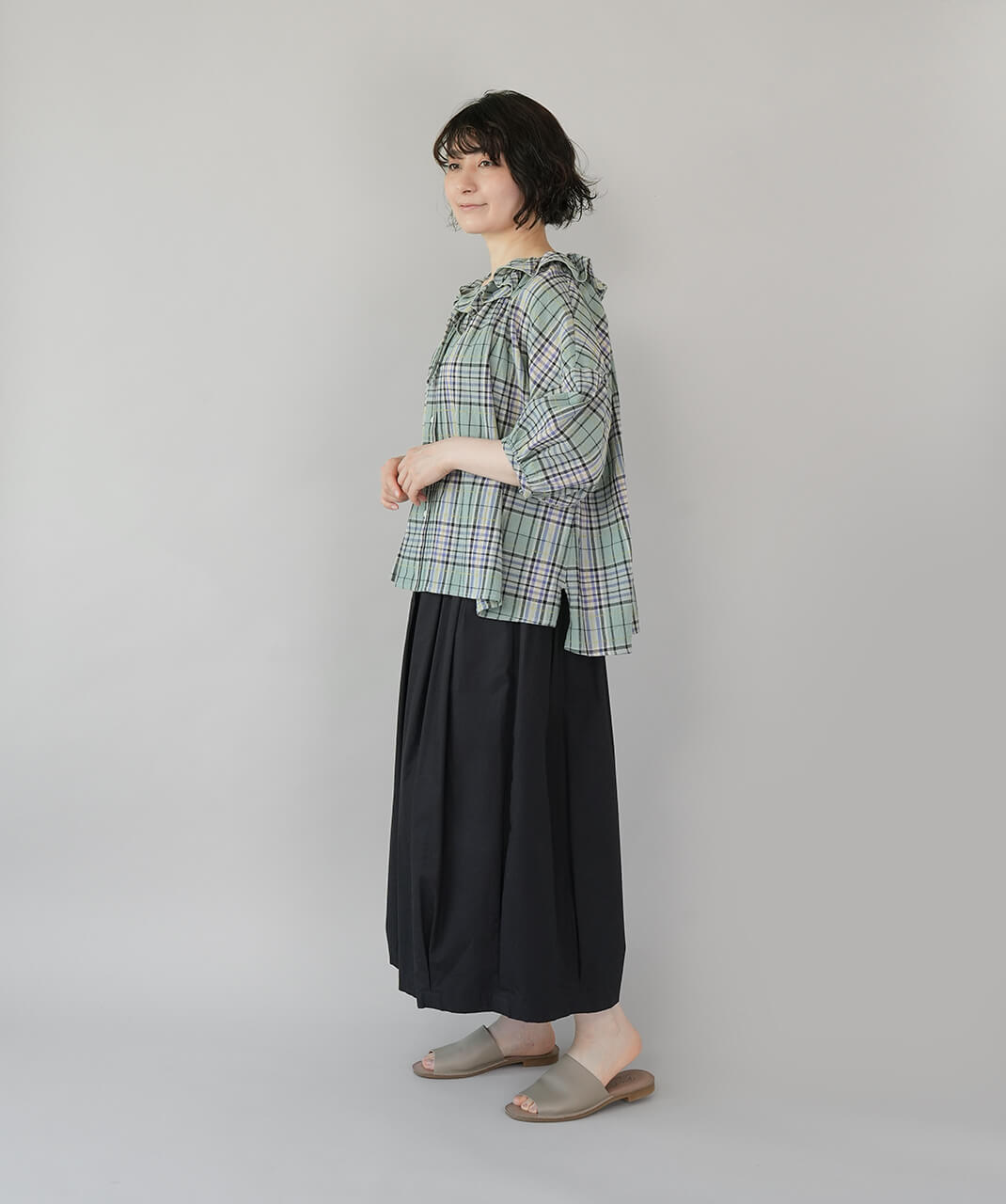 20%off】UNPLEチェック生地のフリルカラーブラウス | mumokuteki