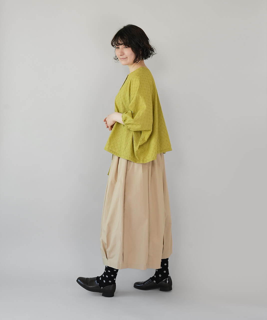 mumokuteki花柄刺繍の2WAYドルマンブラウス | mumokutekiオンラインストア