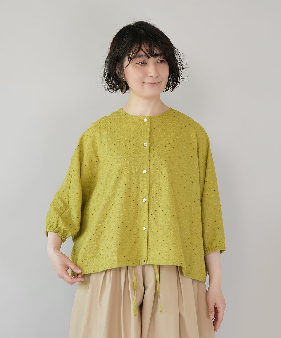 mumokuteki花柄刺繍の2WAYドルマンブラウス | mumokutekiオンラインストア