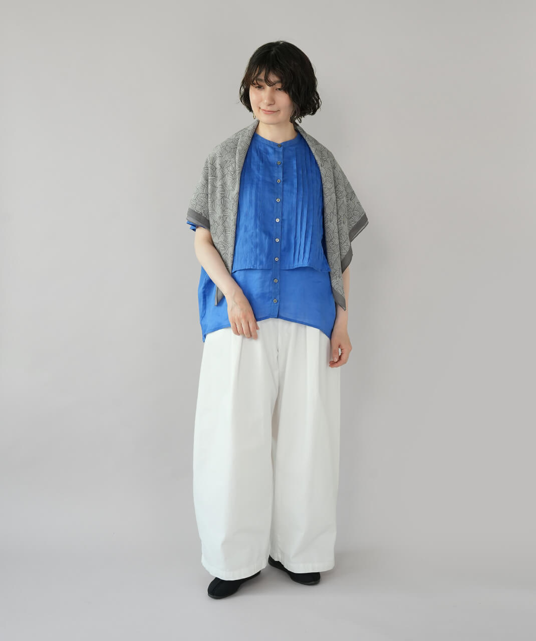 30%off】YURK geniet vanラミーリネンのピンタックブラウス
