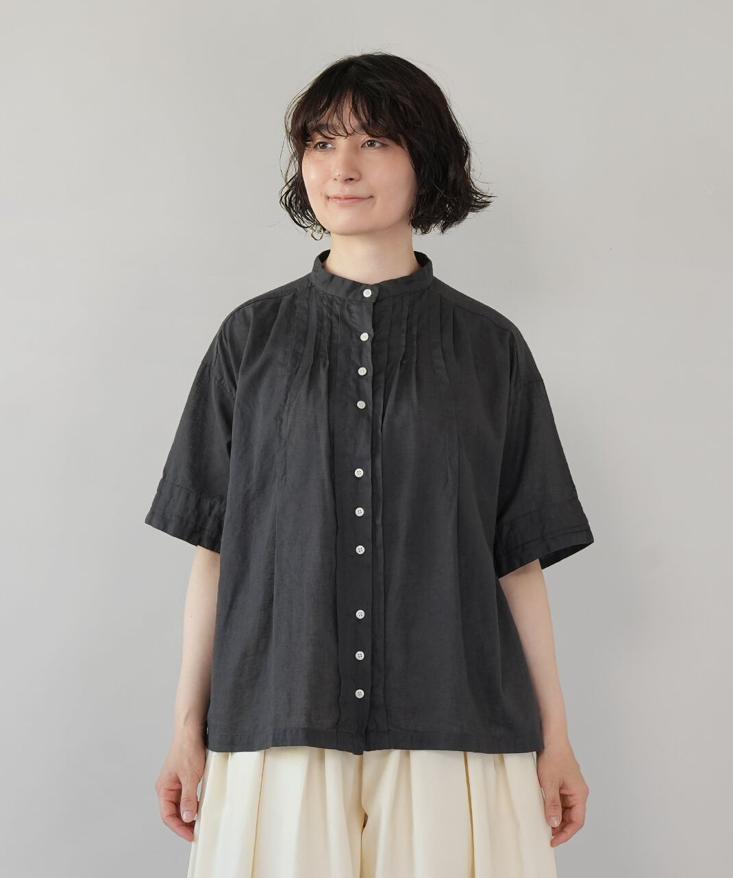tukuroi by SUN VALLEYコットンリネンのスタンドカラーブラウス