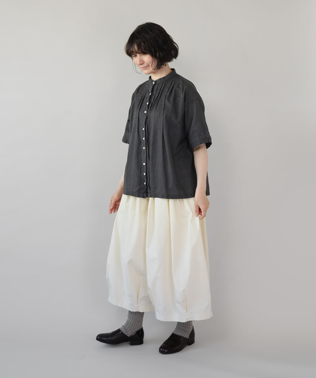 tukuroi by SUN VALLEYコットンリネンのスタンドカラーブラウス