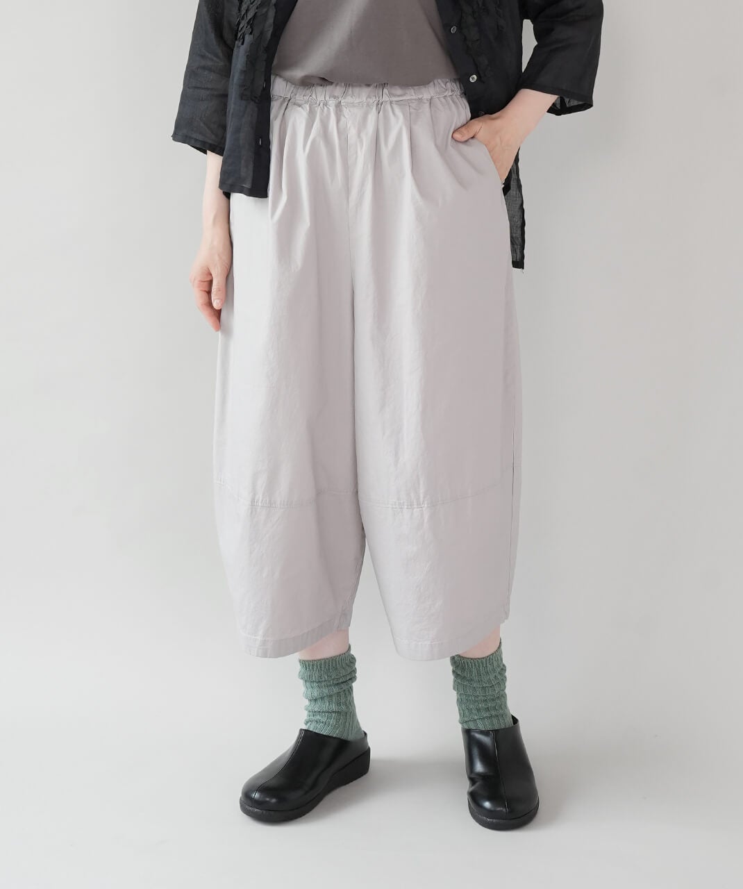 mumokutekiコットンストレッチのコクーンパンツ | mumokuteki