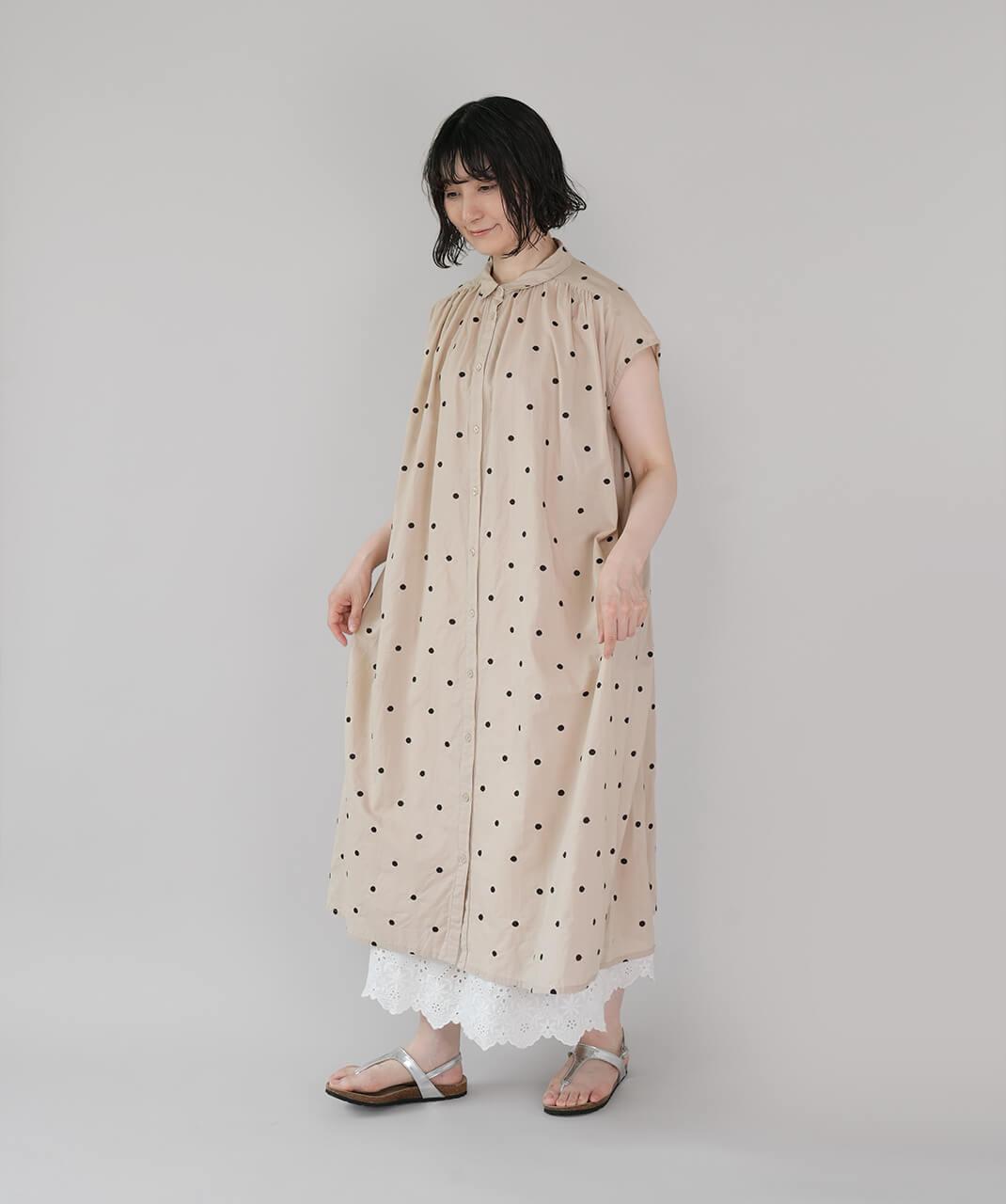 30％off】mumokutekiドット刺繍のフレンチスリーブワンピース
