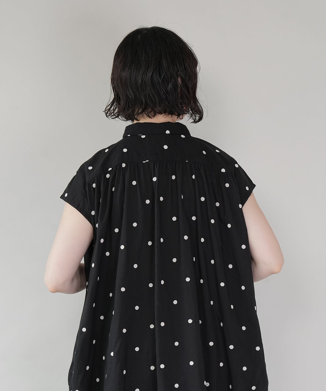 30％off】mumokutekiドット刺繍のフレンチスリーブワンピース