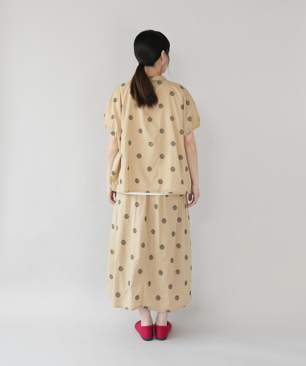 mumokutekiドット刺繍のふんわりギャザースカート | mumokuteki