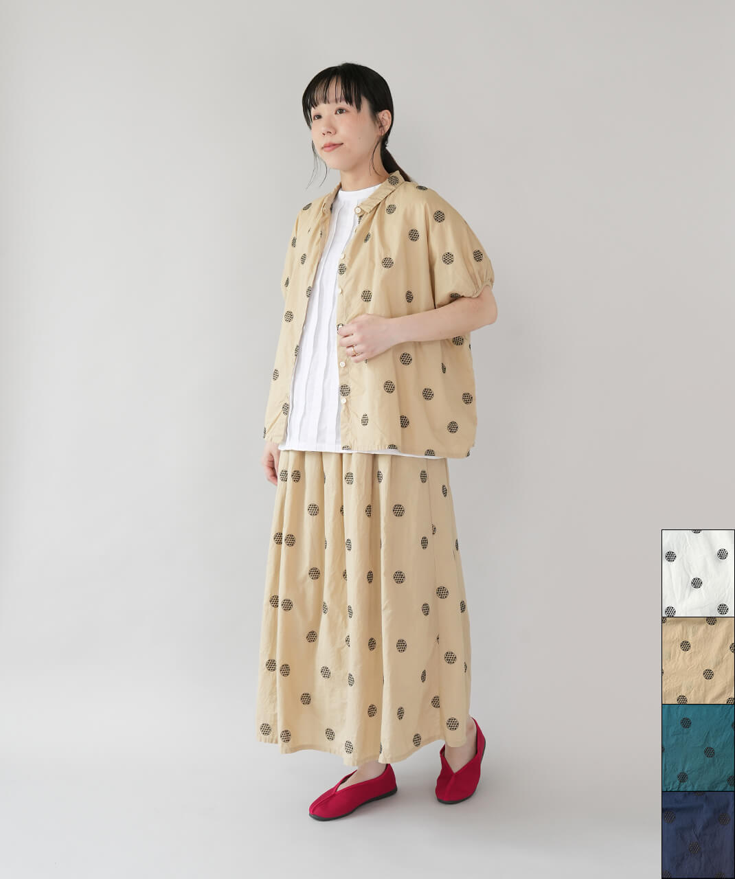 mumokutekiドット刺繍のワイドギャザーシャツ | mumokutekiオンライン