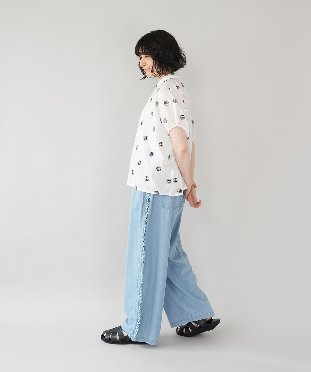 mumokutekiドット刺繍のワイドギャザーシャツ | mumokutekiオンライン