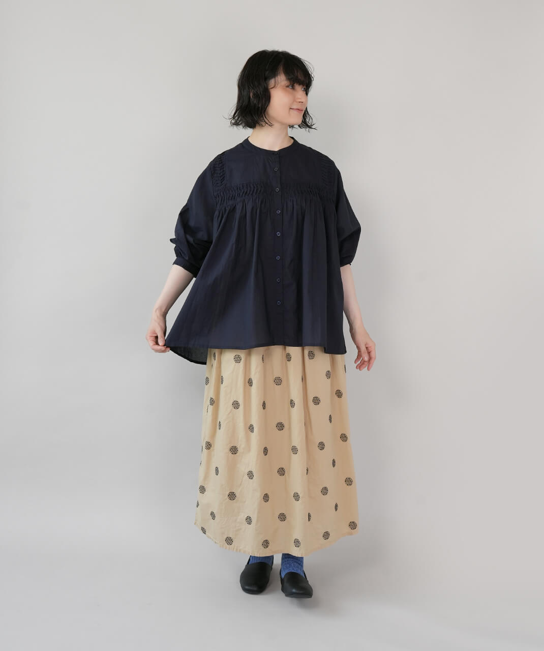mumokutekiピンタックが彩るコットンギャザーブラウス | mumokuteki