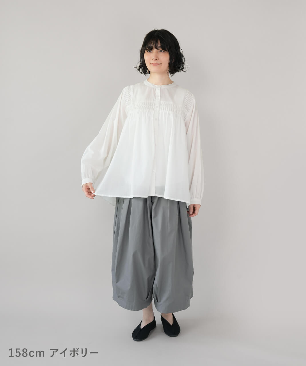 mumokutekiピンタックが彩るコットンギャザーブラウス | mumokuteki