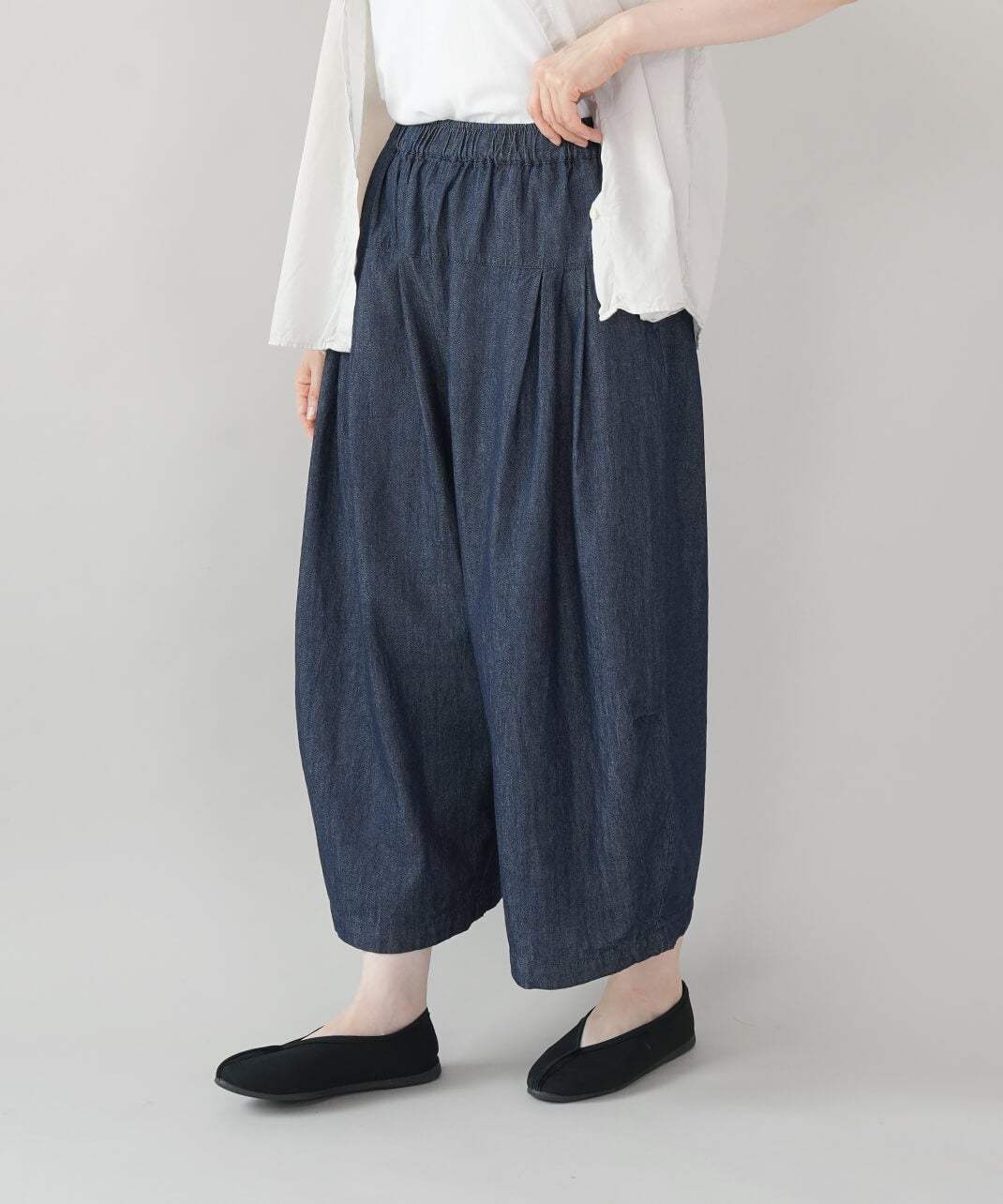 mumokutekiコットンデニムのワイドサルエルパンツ | mumokuteki