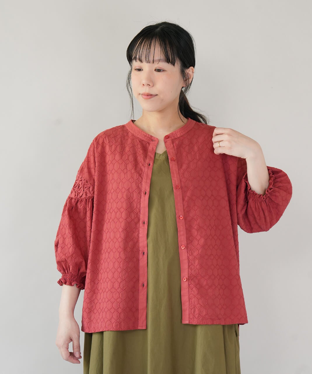 30%off】mumokutekiサークル刺繍のバルーン袖ブラウス | mumokuteki