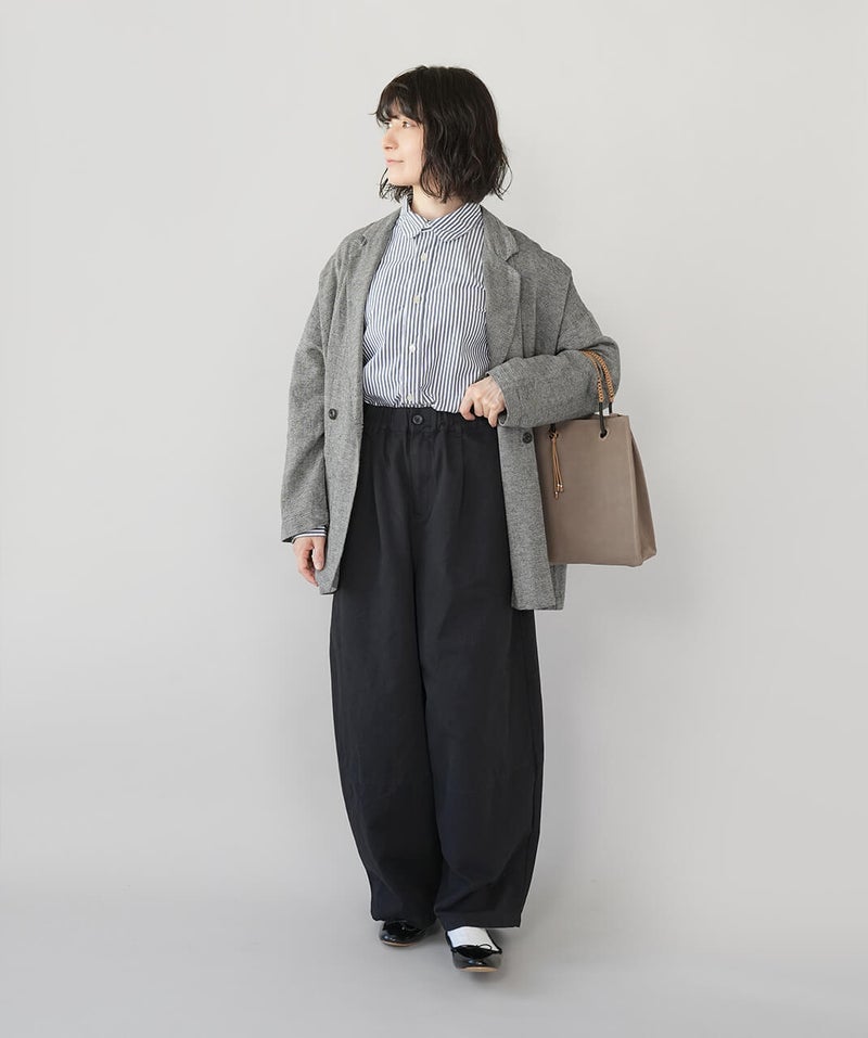 コットンドビーのワイドコクーンパンツ。パンツ全体の形