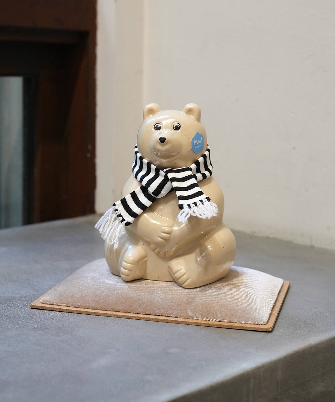 Polar Bear bankシロクマ貯金箱2026マフラー付き | mumokuteki