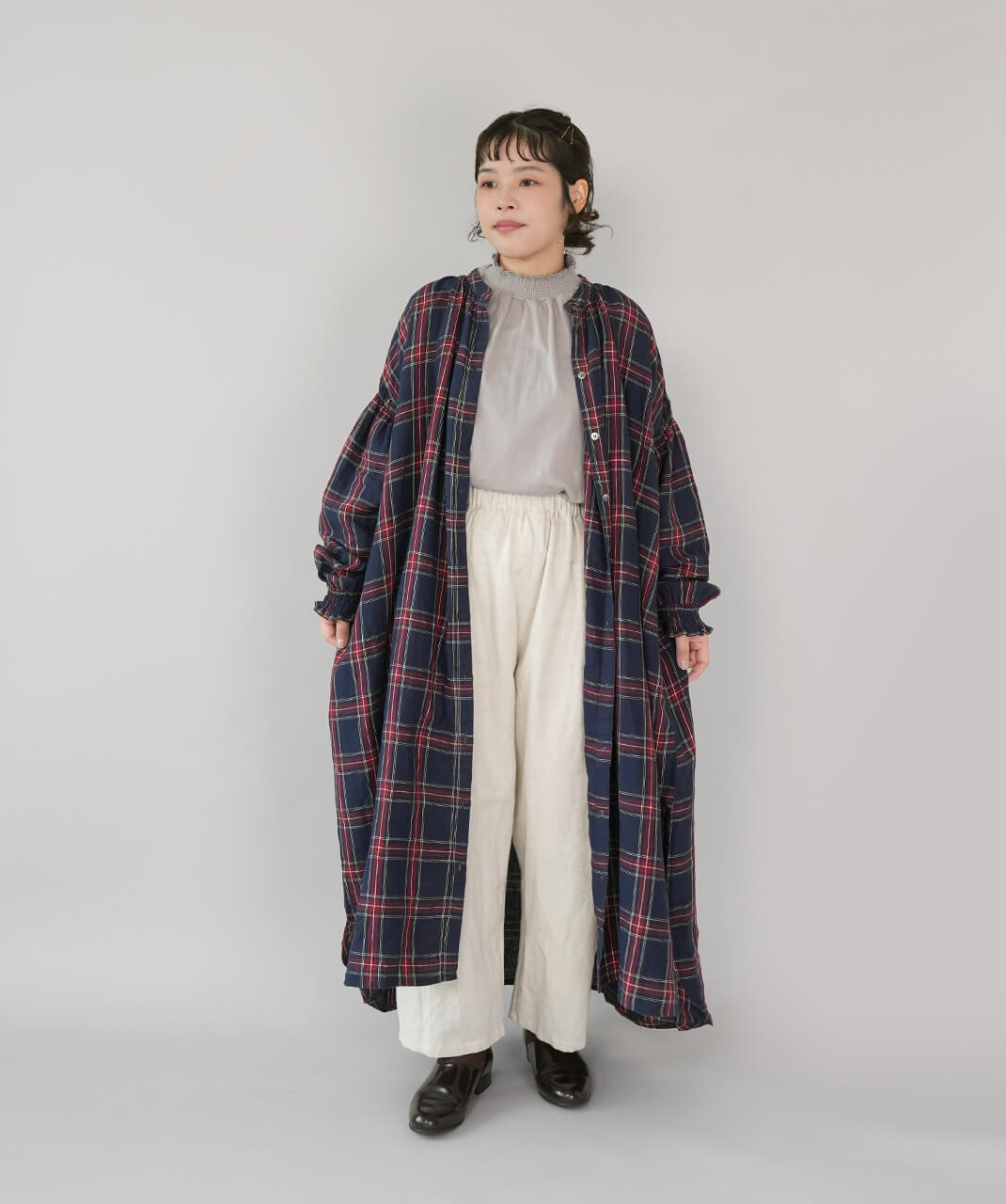 萌 モユル MOYURU リネン混 ギャザー　ゆったり ワンピース mumokutekiリネンのワイドギャザーワンピース | mumokutekiオンライン