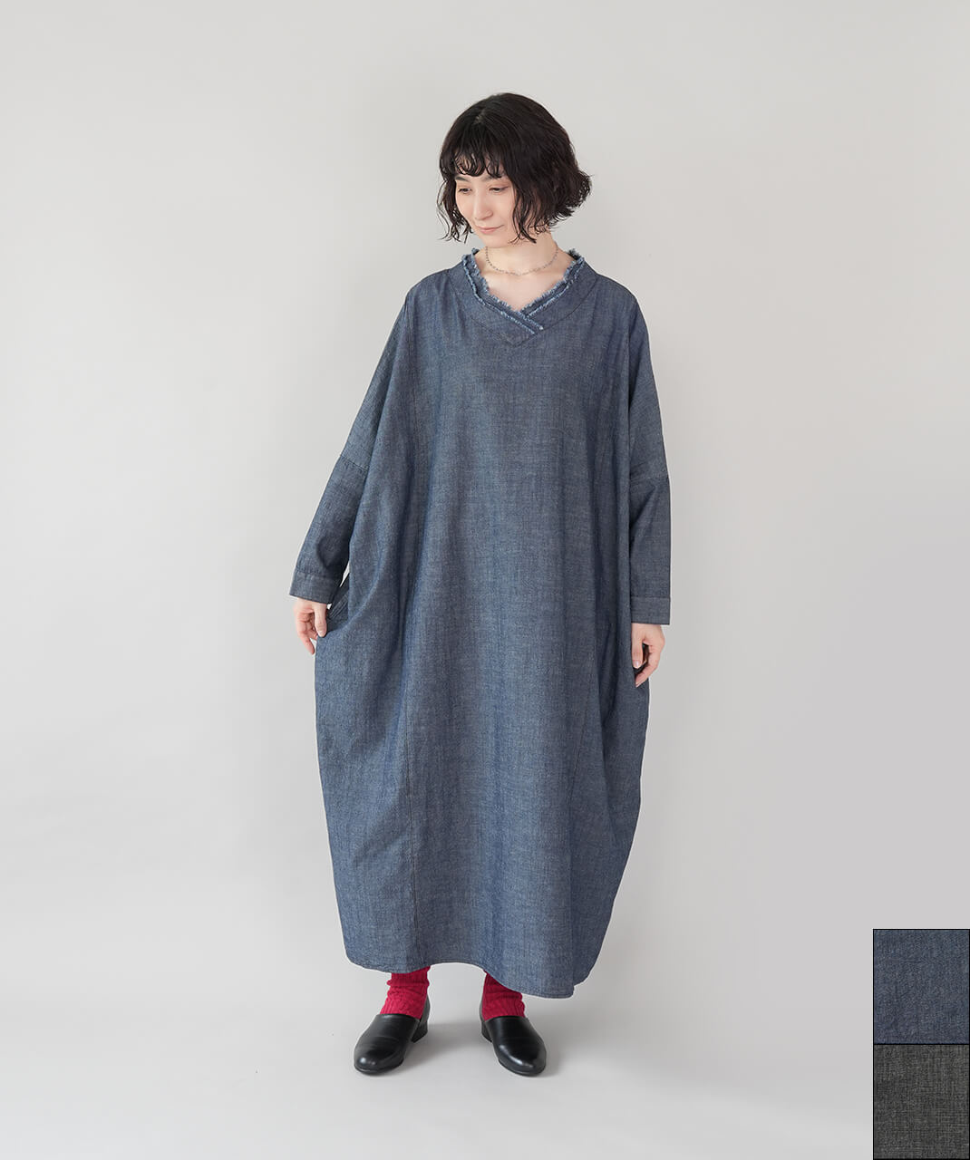 YURK geniet vanコットンリネンスラブデニムのVネックワンピース