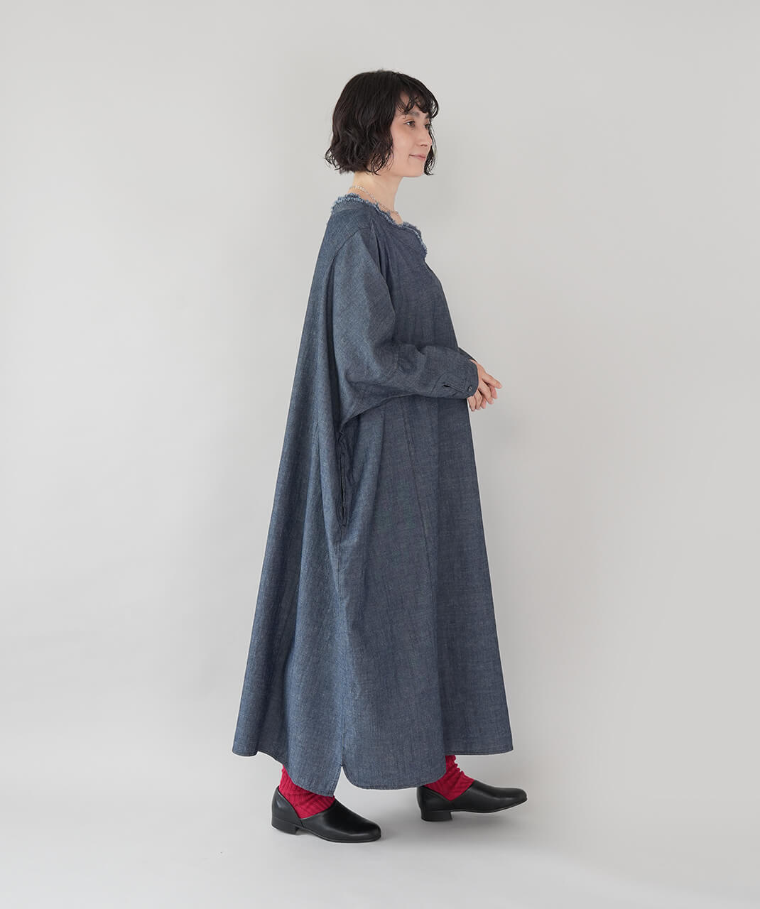 YURK geniet vanコットンリネンスラブデニムのVネックワンピース
