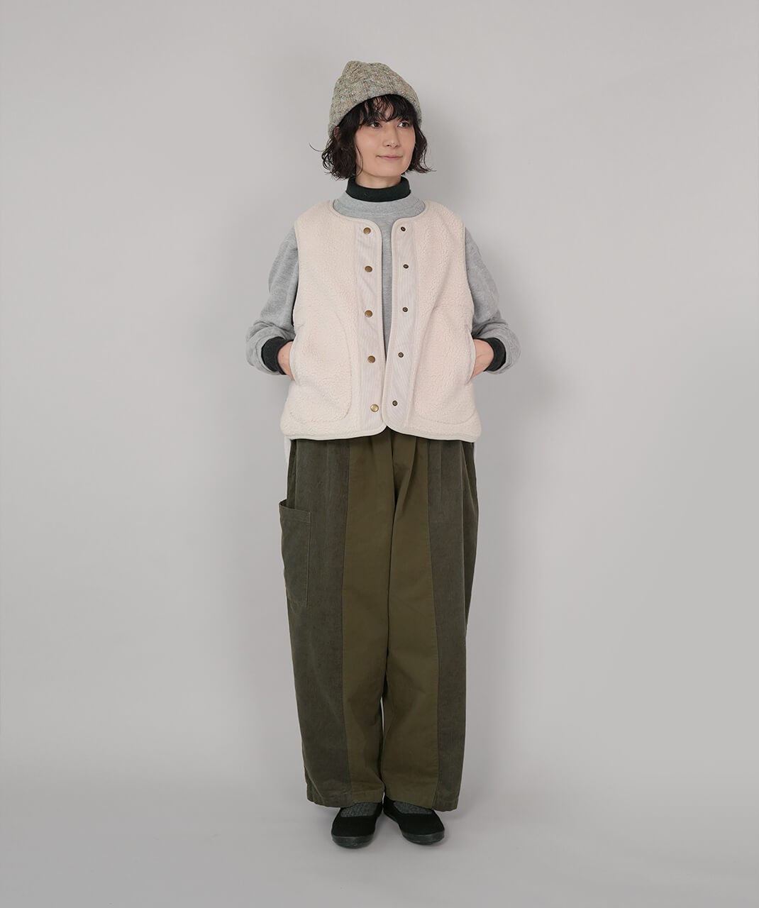 ista-ireコーデュロイとコットンの切替えテーパードパンツ